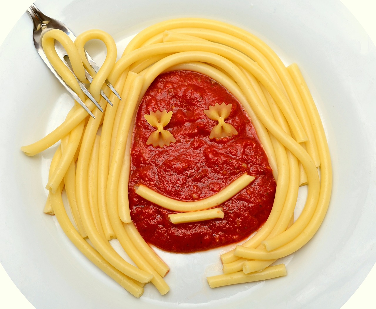 macaroni, bolognese, pasta-2863299.jpg